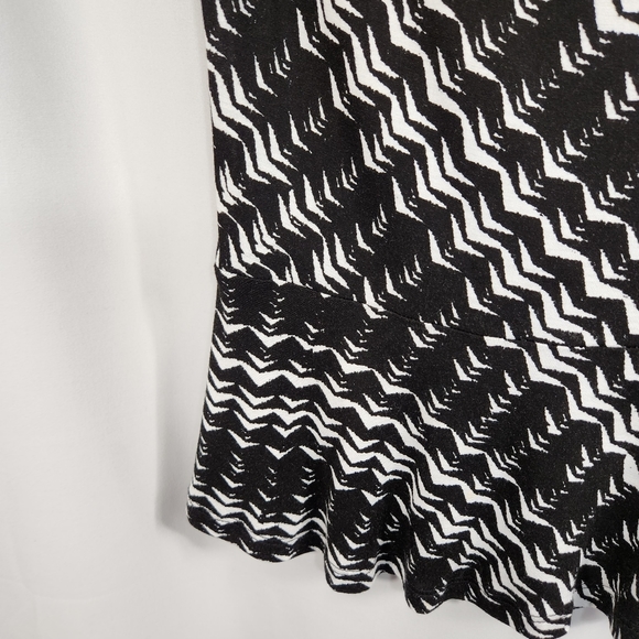 Ann Taylor Black & White Drape Neck Sleeveless Top Size XSmall - Picture 4 of 8